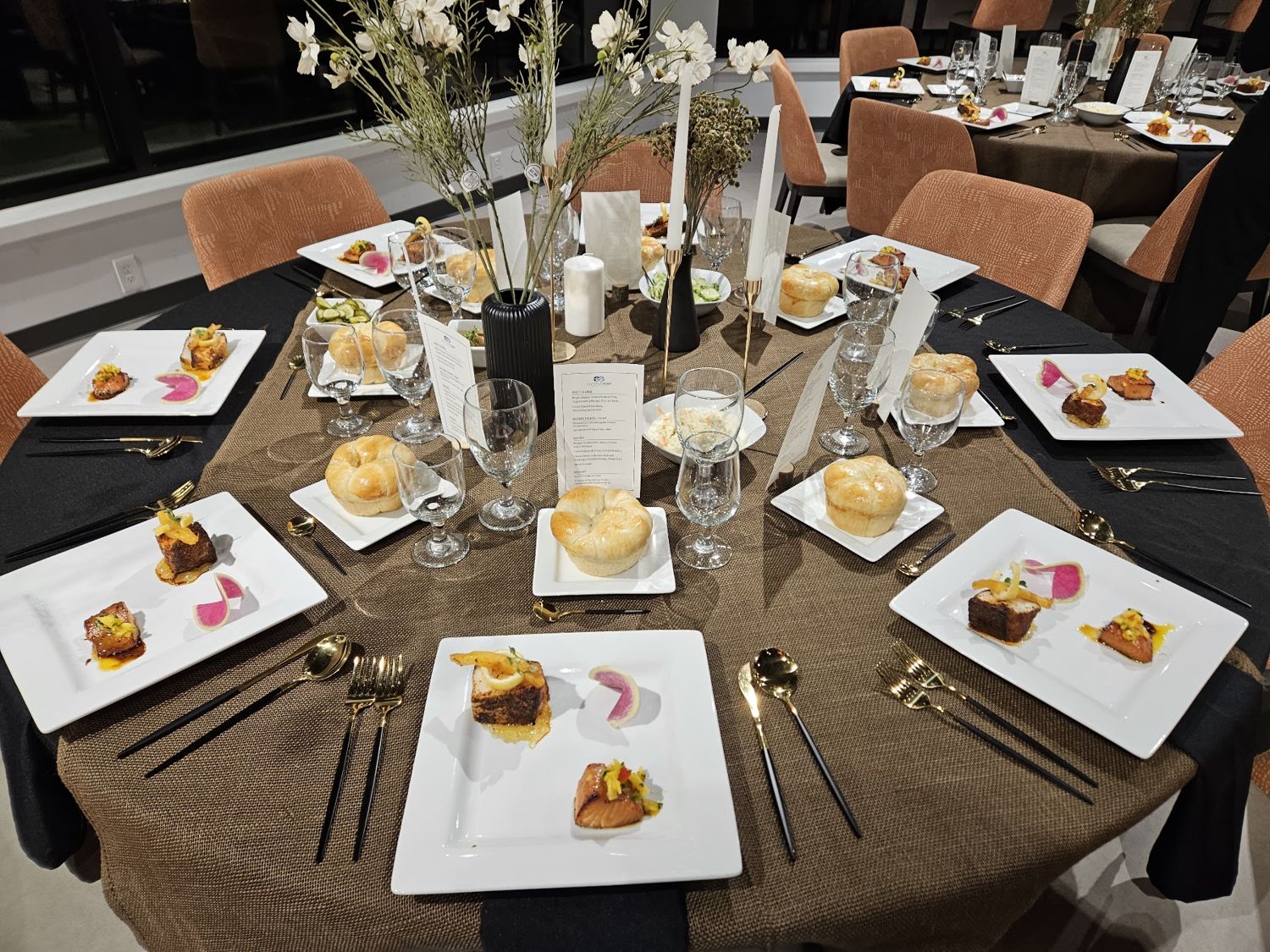 Round dinner table with square plates and place cards